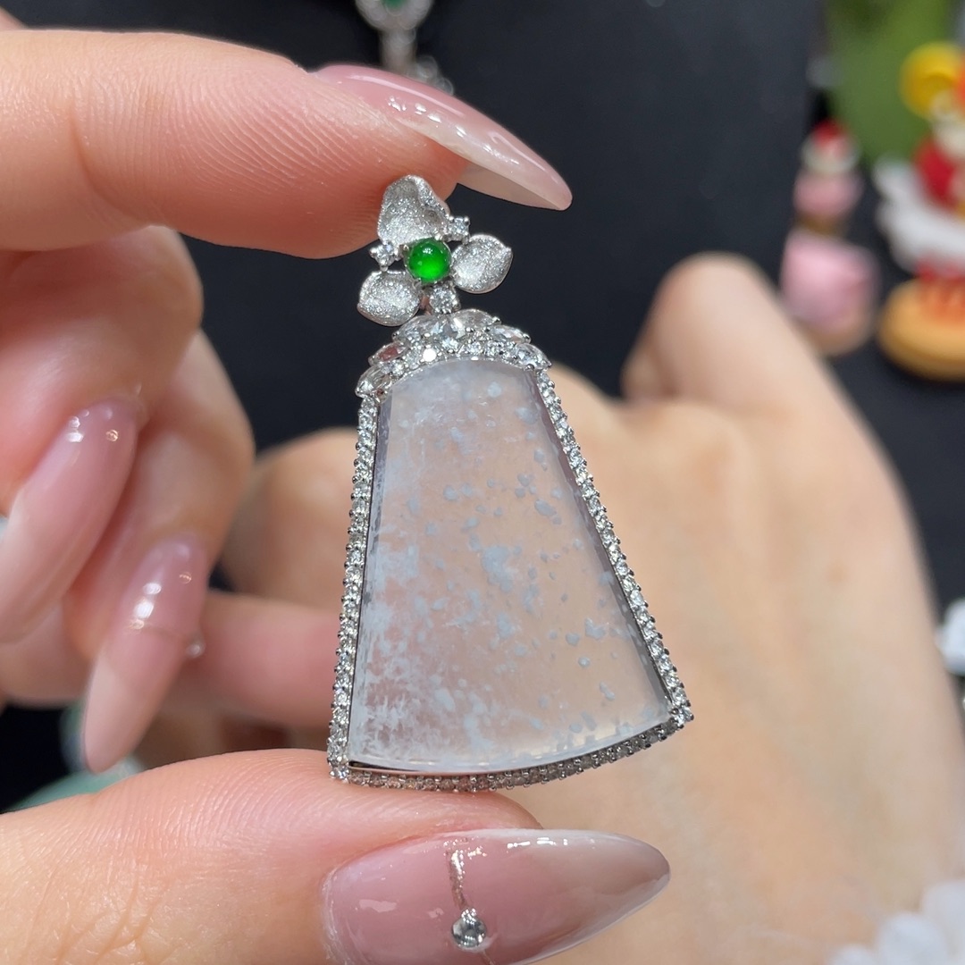 翡翠颈饰18K金镶嵌天然缅甸翡翠a货