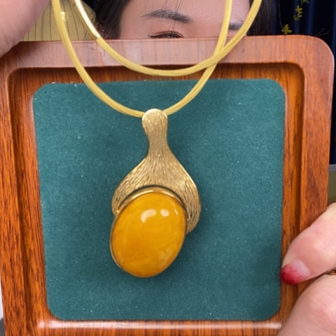 蜜蜡颈饰银S925镶嵌吊坠