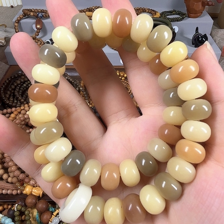 手串白玉菩提多宝色