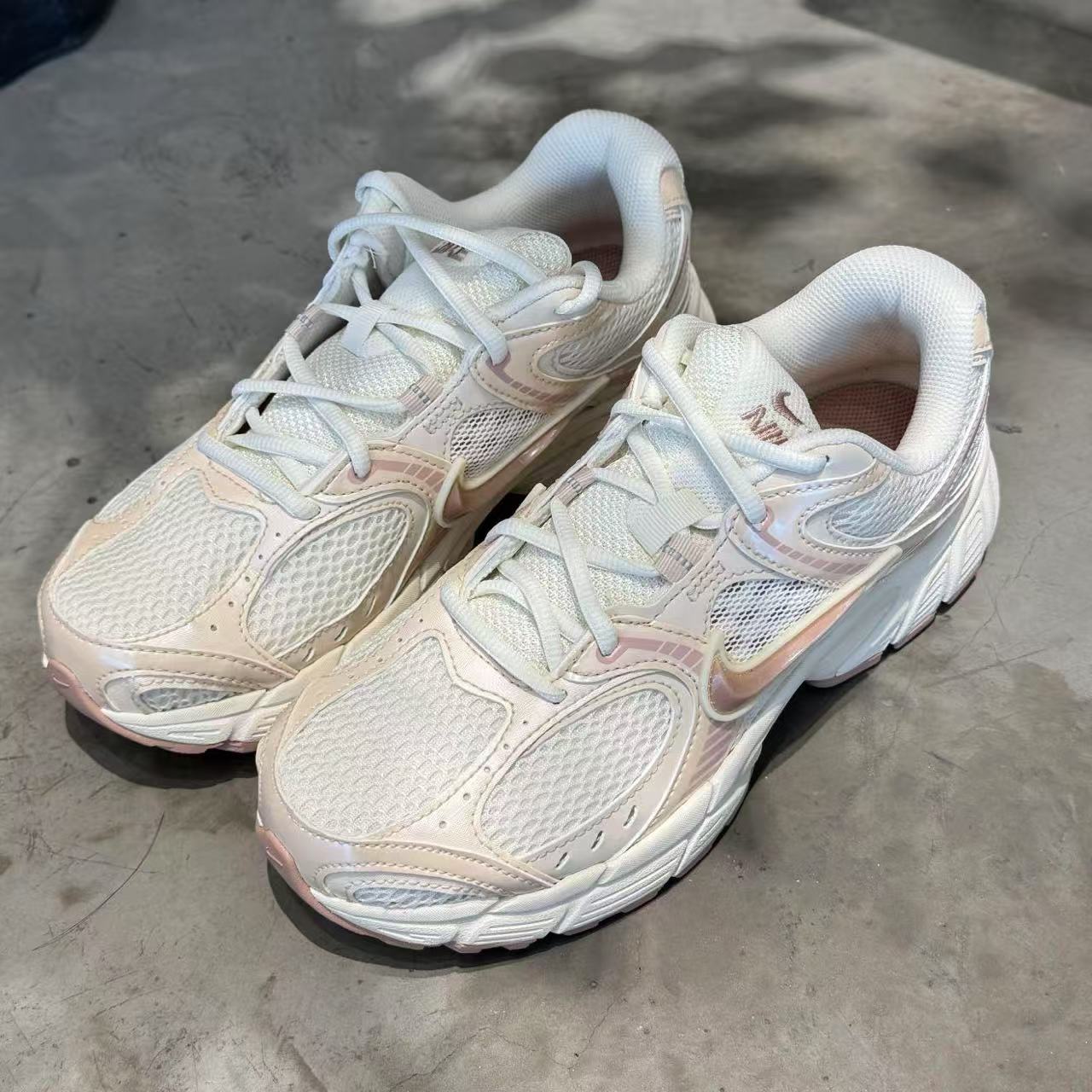 NIKE/耐克【流光机能风】V5RNR女子时尚百搭复古休闲鞋IH5088001