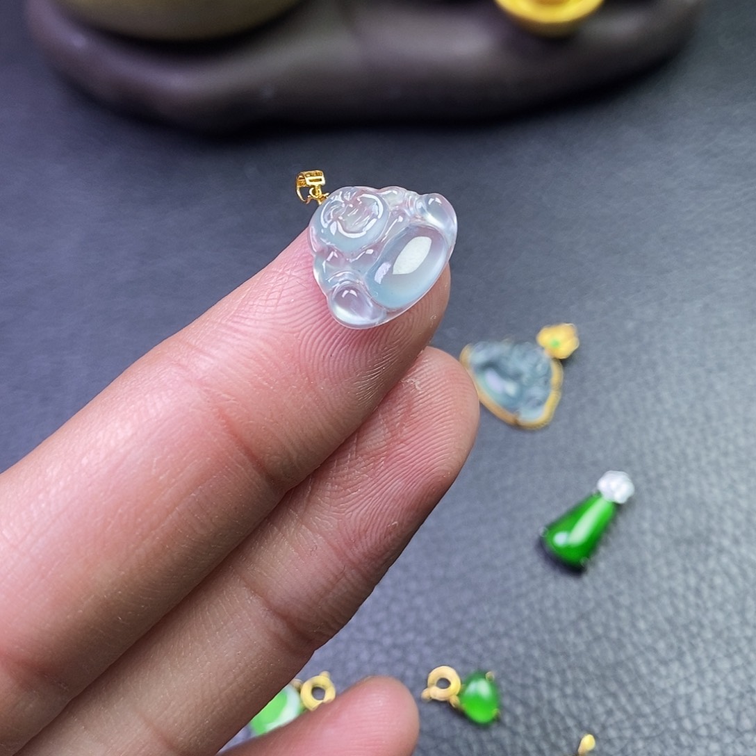 颈饰18K金镶嵌翡翠