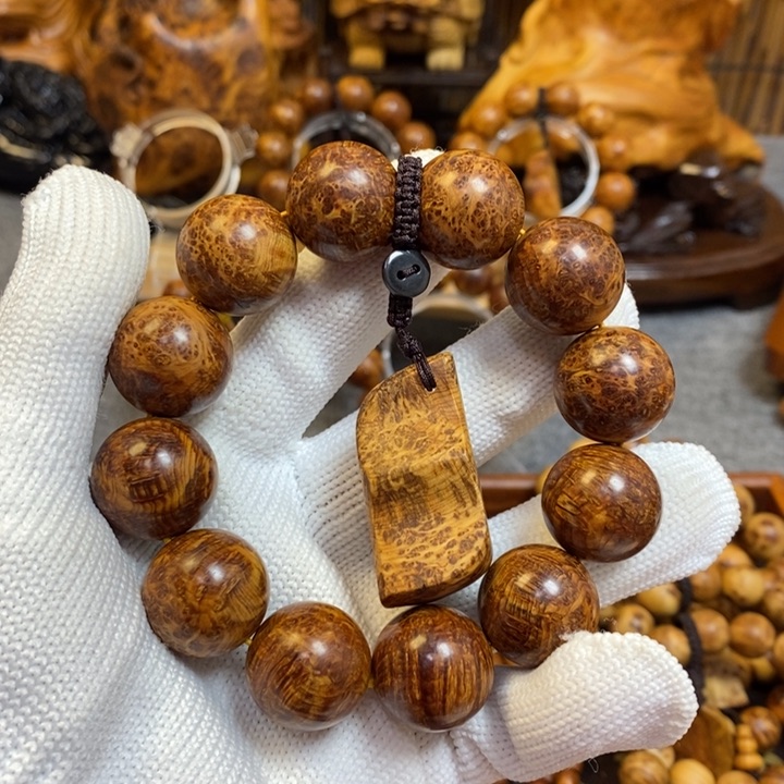 柏木?**?太行崖柏2.0陈化双面爆满雀眼变异瘤缨子