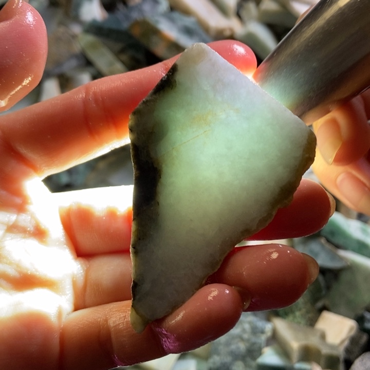 翡翠颈饰未镶嵌天然翡翠