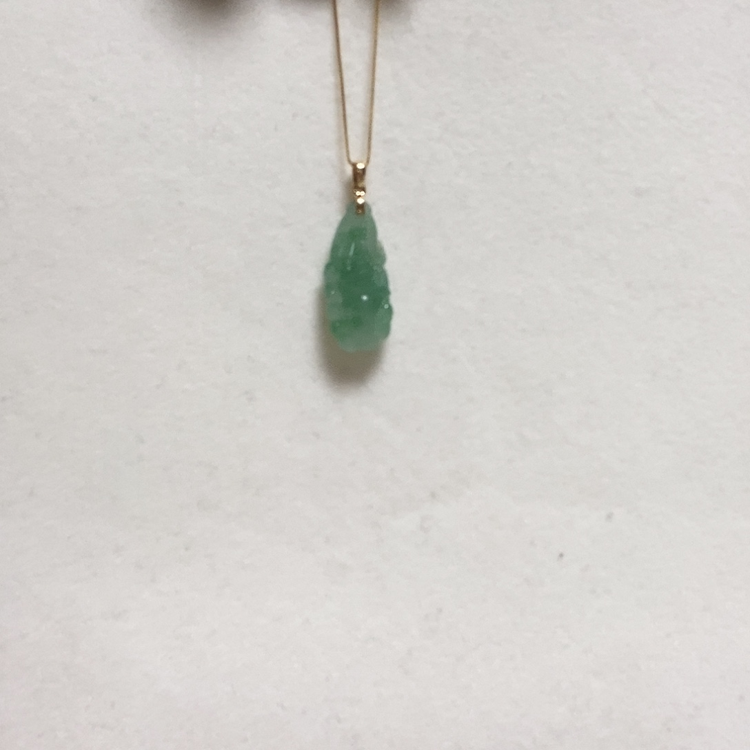 翡翠颈饰18K金镶嵌简单