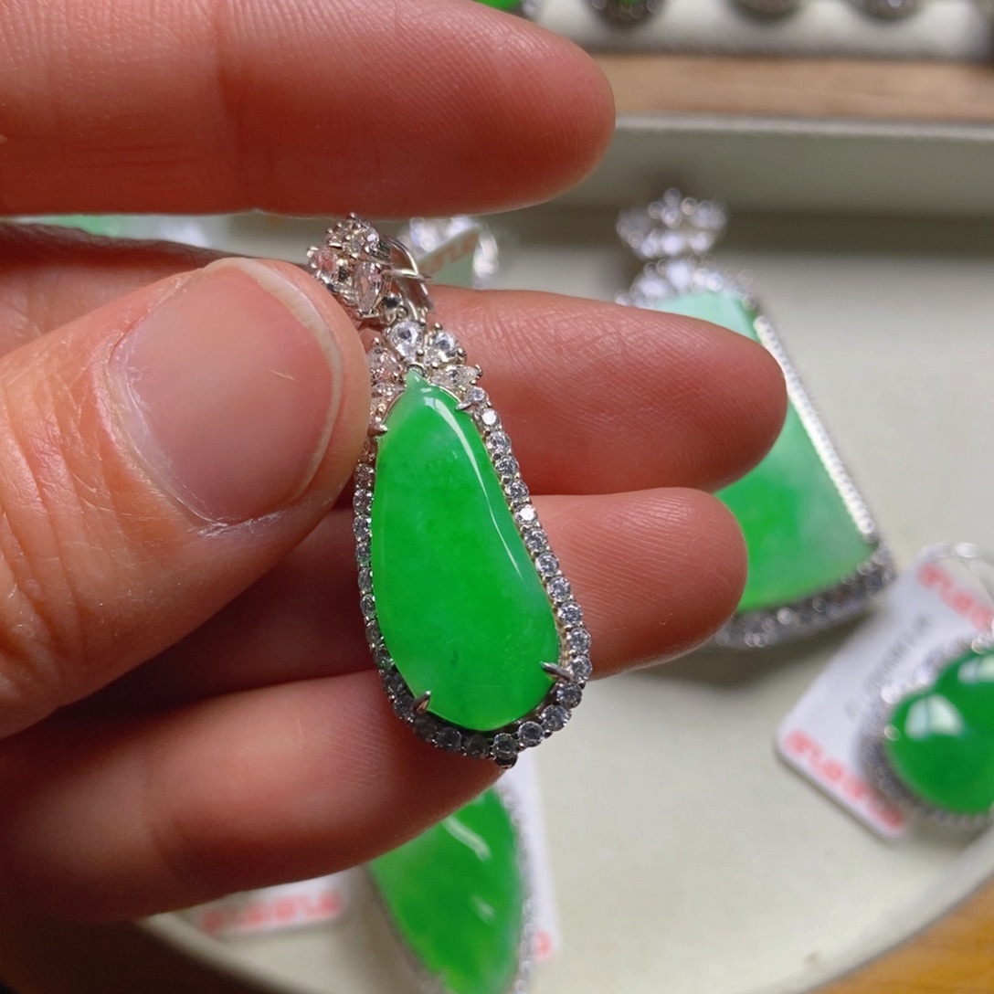 翡翠颈饰银S925镶嵌福瓜吊坠