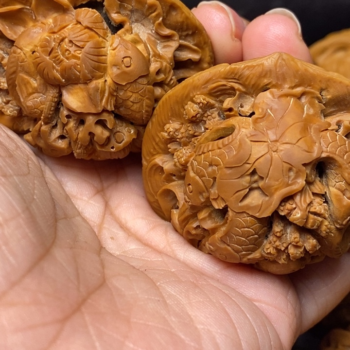 文玩核桃把件味鲤鱼