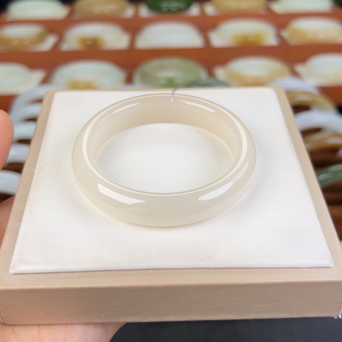 和田玉手镯未镶嵌冰藕粉正装手镯