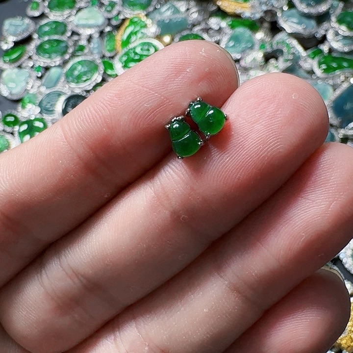 翡翠颈饰未镶嵌天然A货翡翠放漏