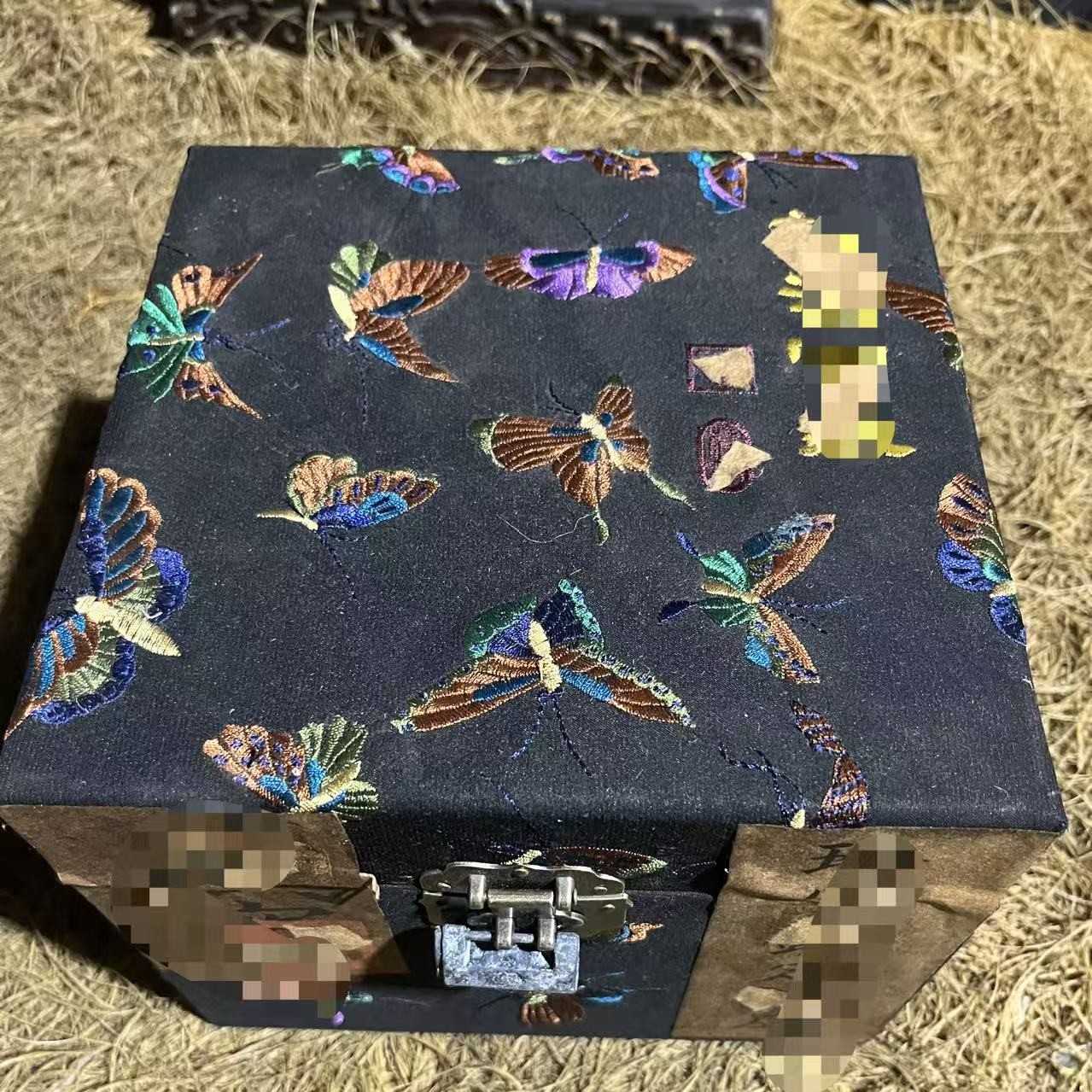 【闪购商品】蓝蝴蝶方箱子完整複古風