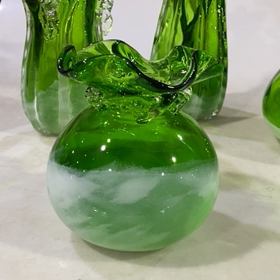 琉璃花瓶高17厘米口径6厘米