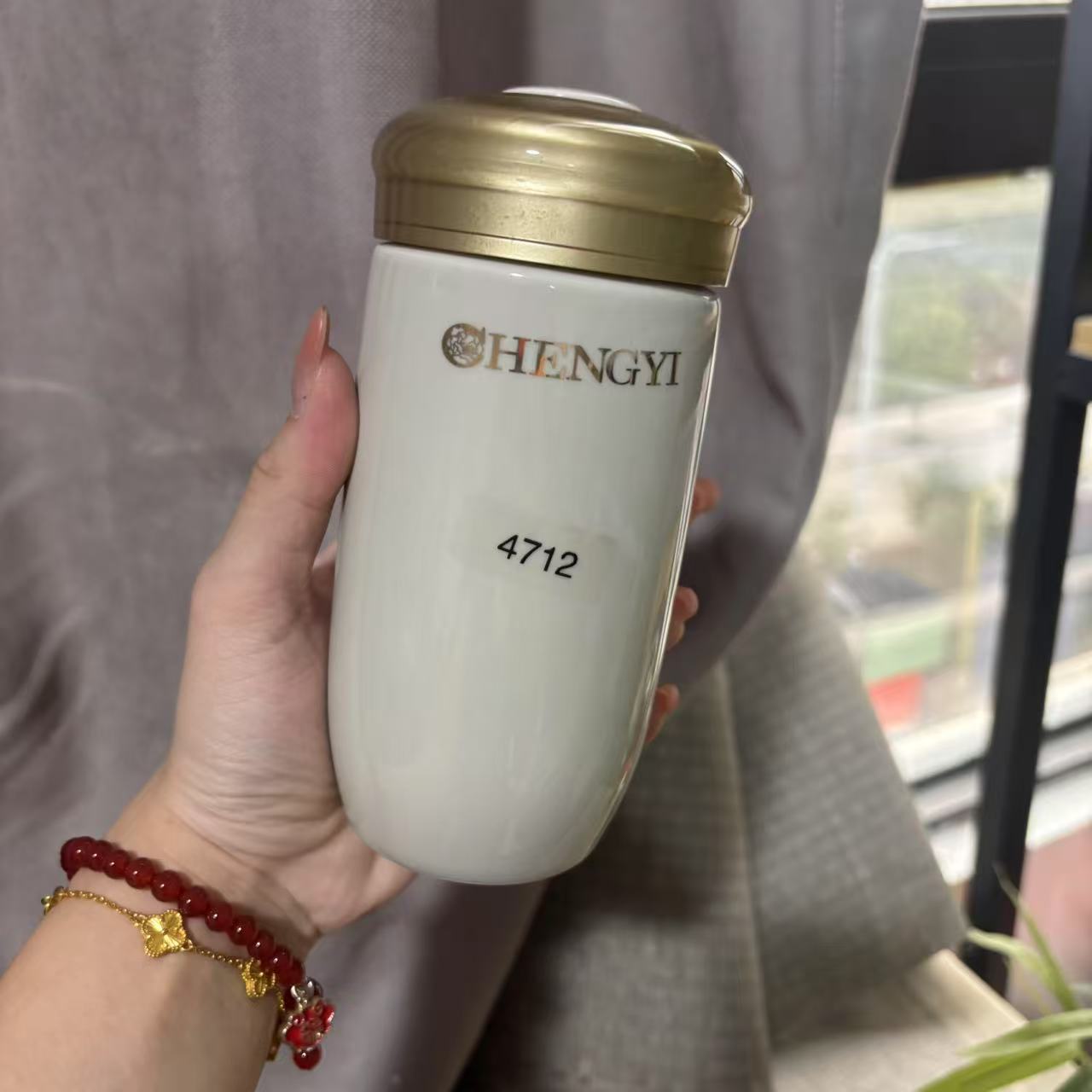 【闪购商品】陶瓷泡茶杯4712
