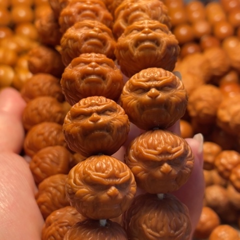 猴头核桃手串落**雪舞台