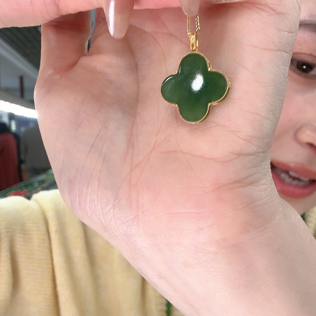 和田玉吊坠(不含链)18K金镶嵌