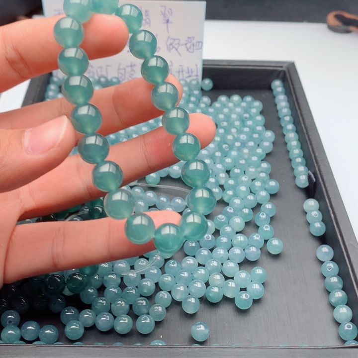 茉***莉翡翠未镶嵌手链多样性