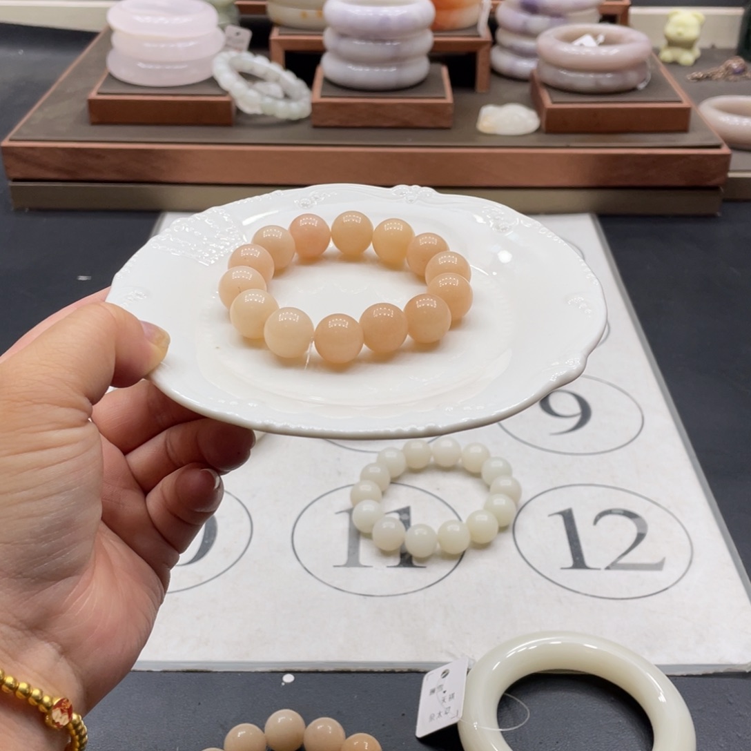 石英质玉手镯未镶嵌