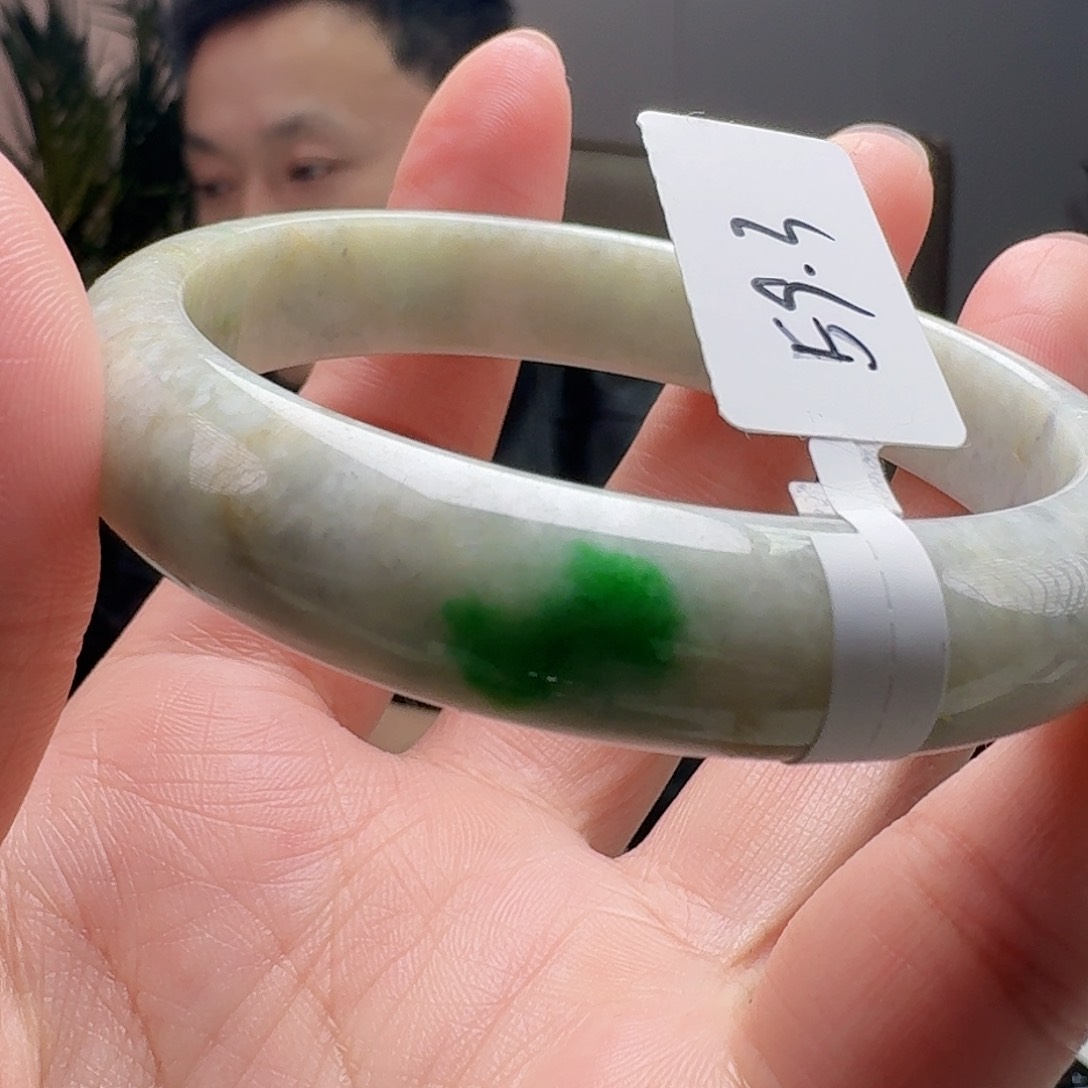 翡翠手镯未镶嵌天然