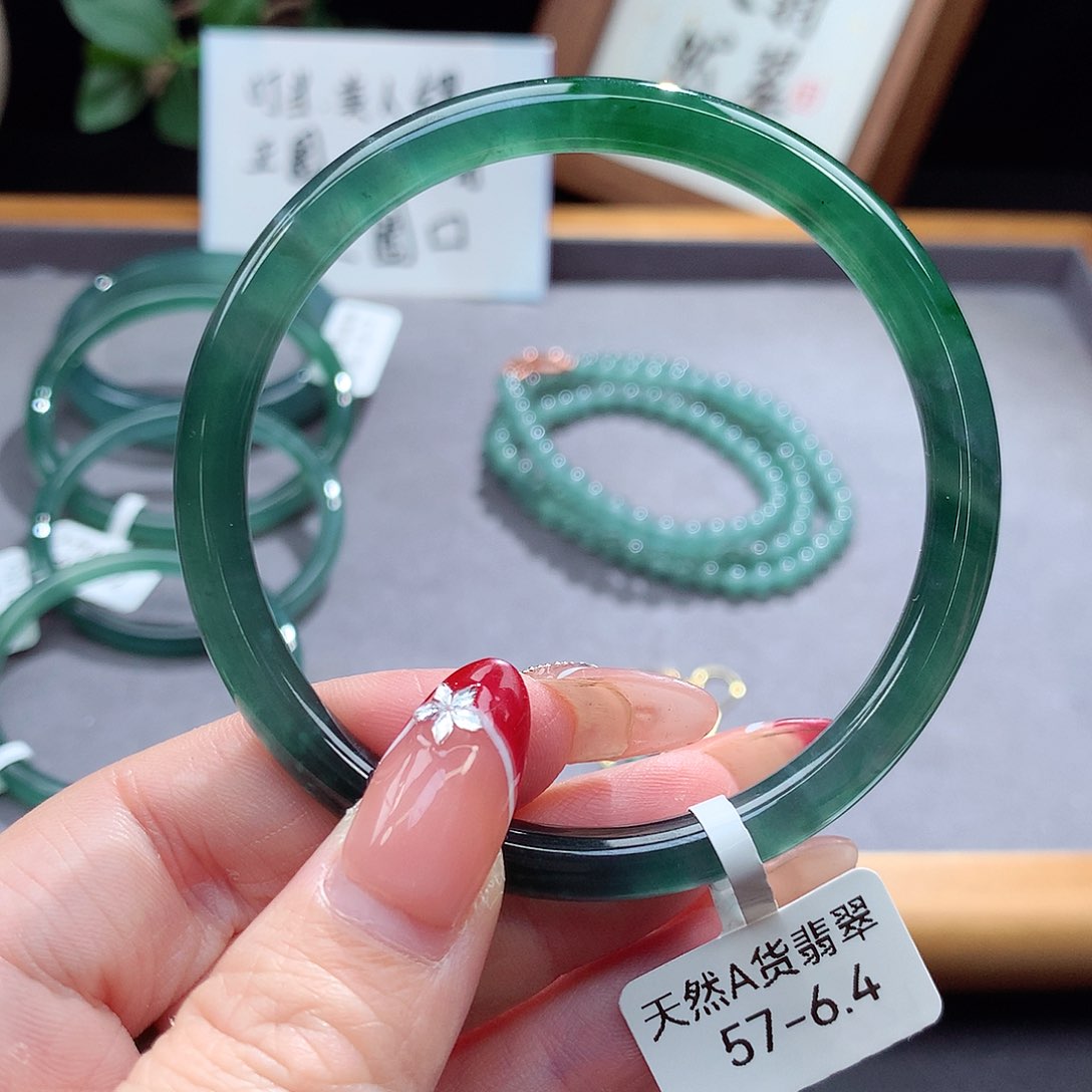 翡翠手镯（圆镯）未镶嵌