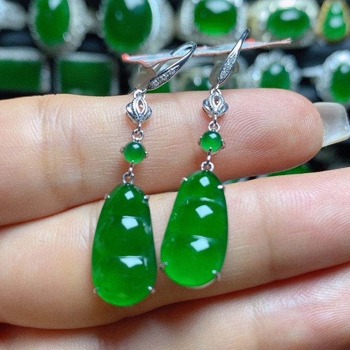 翡翠挂件18K金镶嵌福豆耳坠