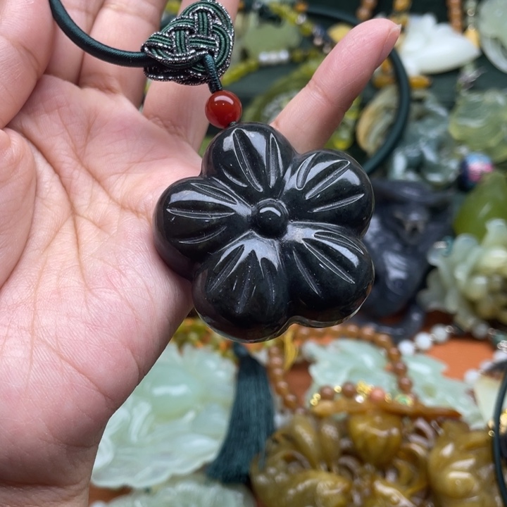 蛇纹石玉吊坠合金