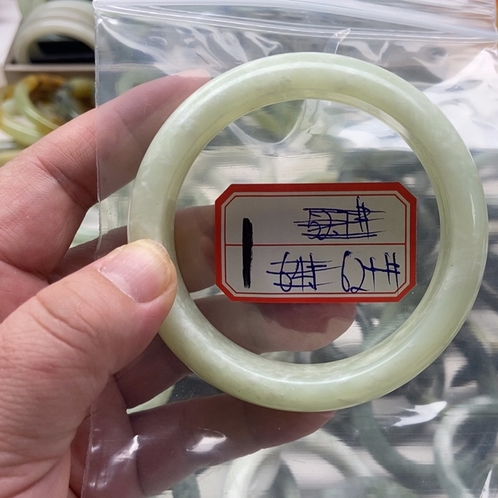 蛇纹石玉手镯未镶嵌静