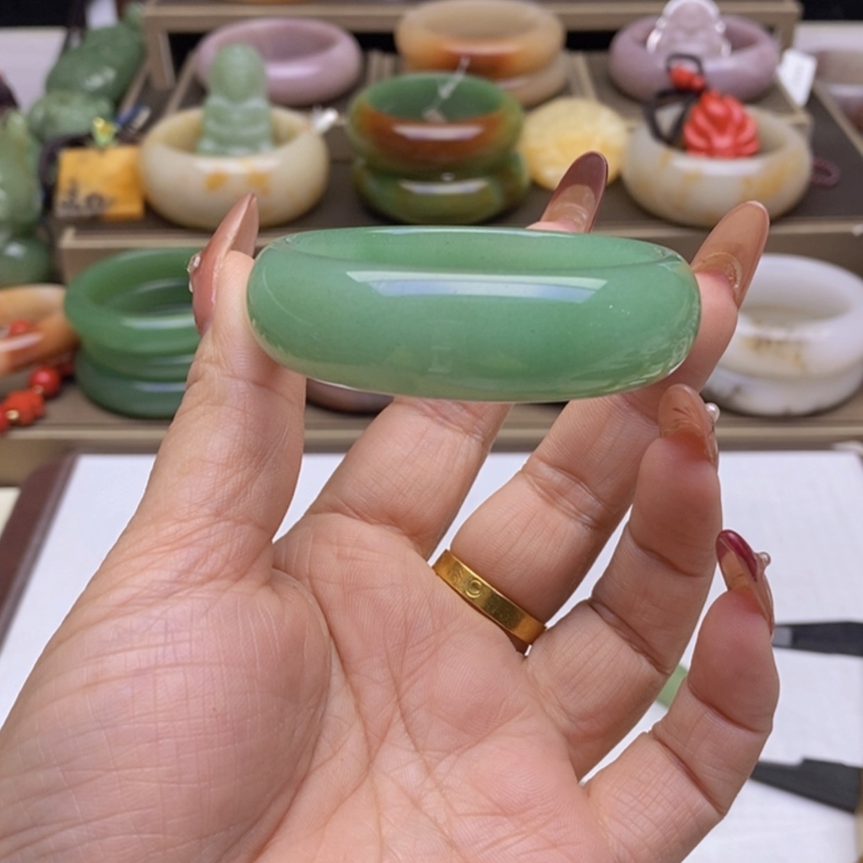 【闪购商品】石英质玉手镯未镶嵌1*