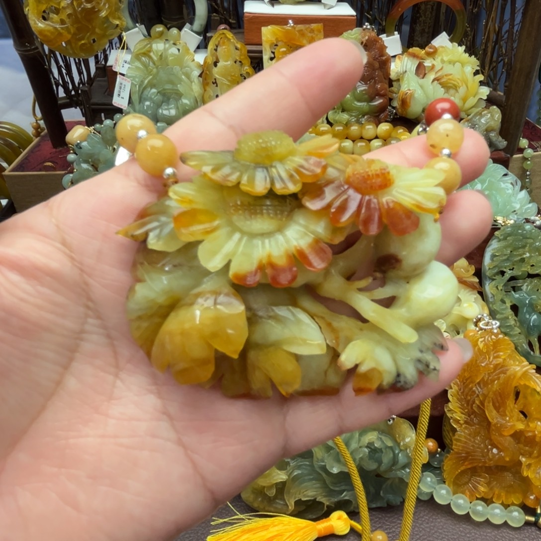 蛇纹石玉未镶嵌颈饰