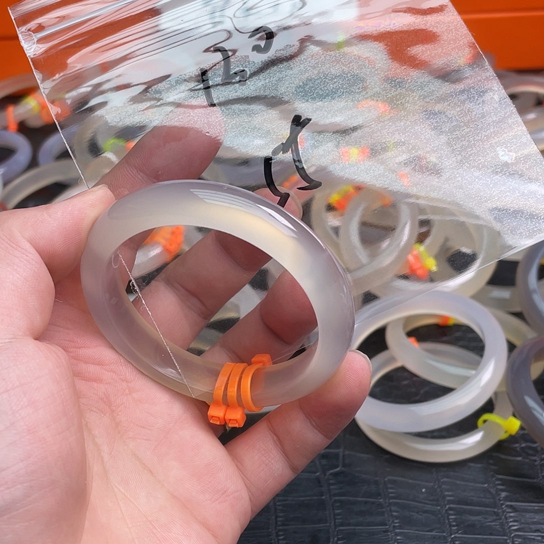 玛瑙/玉髓手镯未镶嵌130