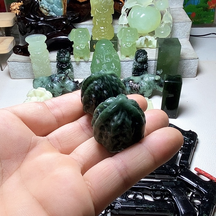 绿泥石云母质玉（岫岩玉）未镶嵌手把件