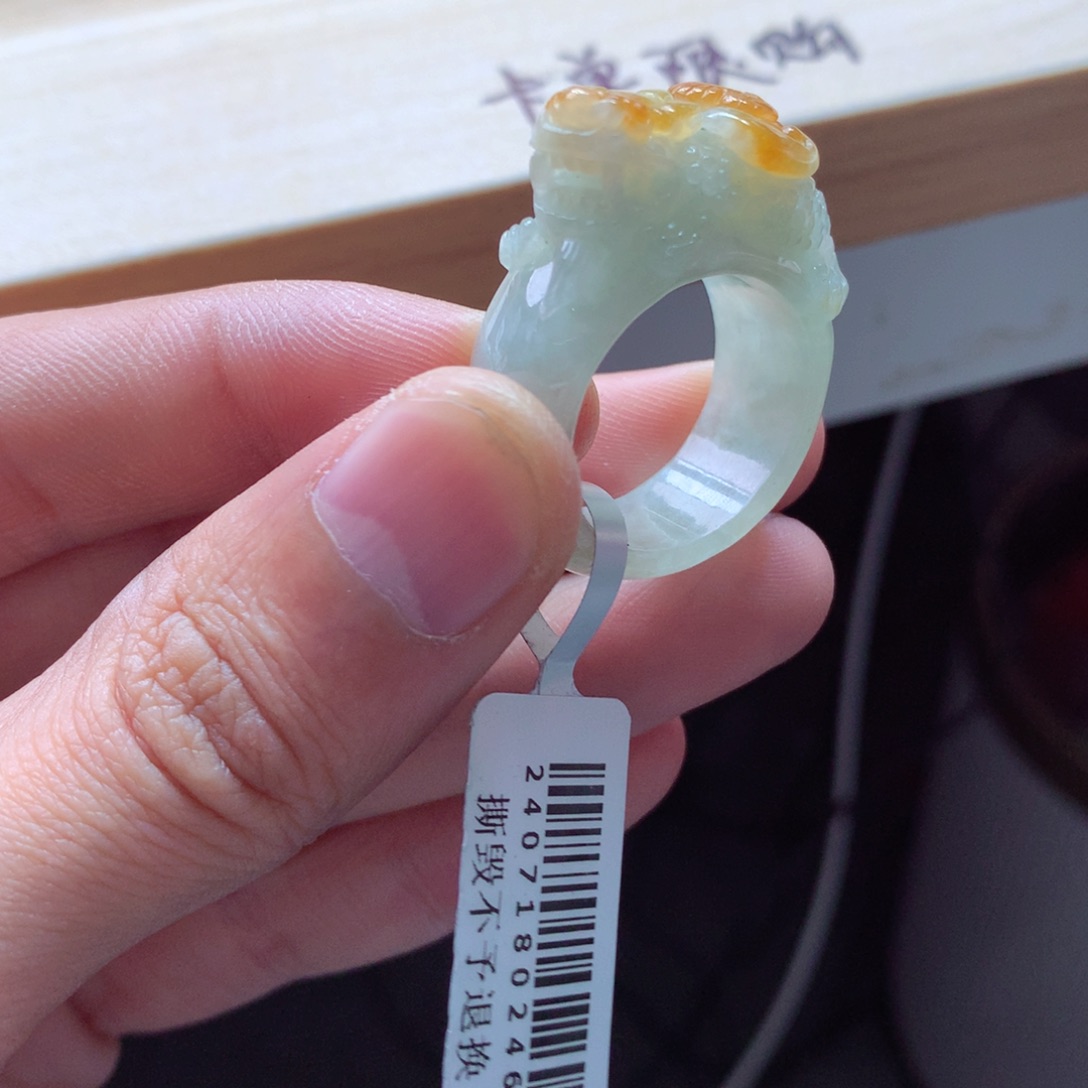 翡翠颈饰未镶嵌吊坠