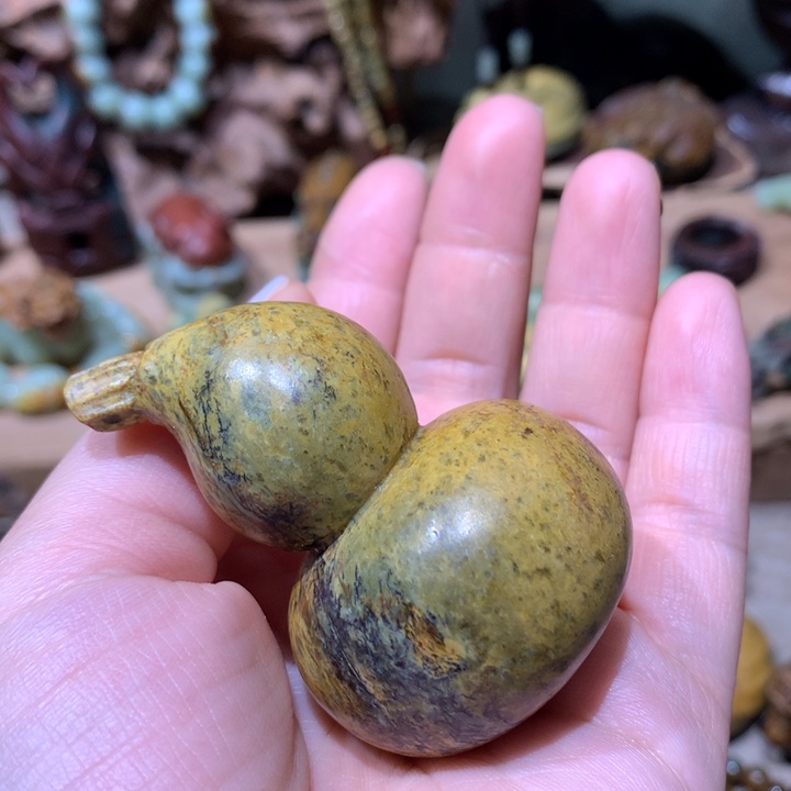 未镶嵌岫岩河磨玉（透闪石质玉）把件