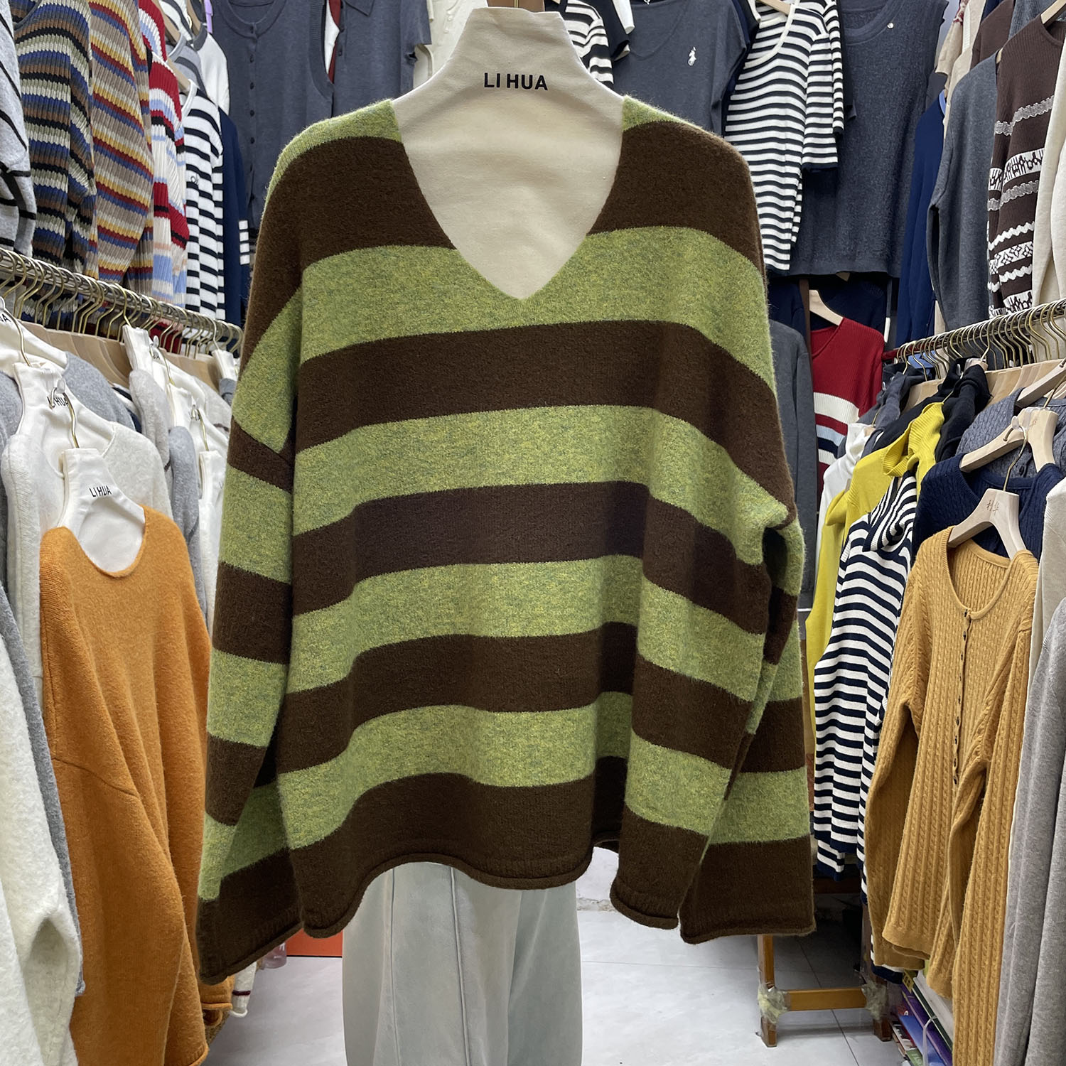 2025秋季新款韩版宽松V领条纹针织衫女慵懒风毛衣上衣女十三行
