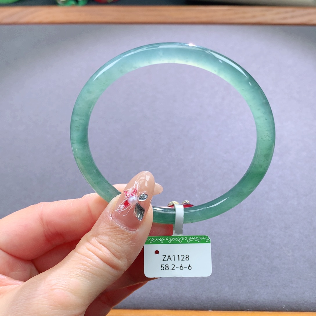 翡翠手镯未镶嵌天然翡翠手镯叮当镯