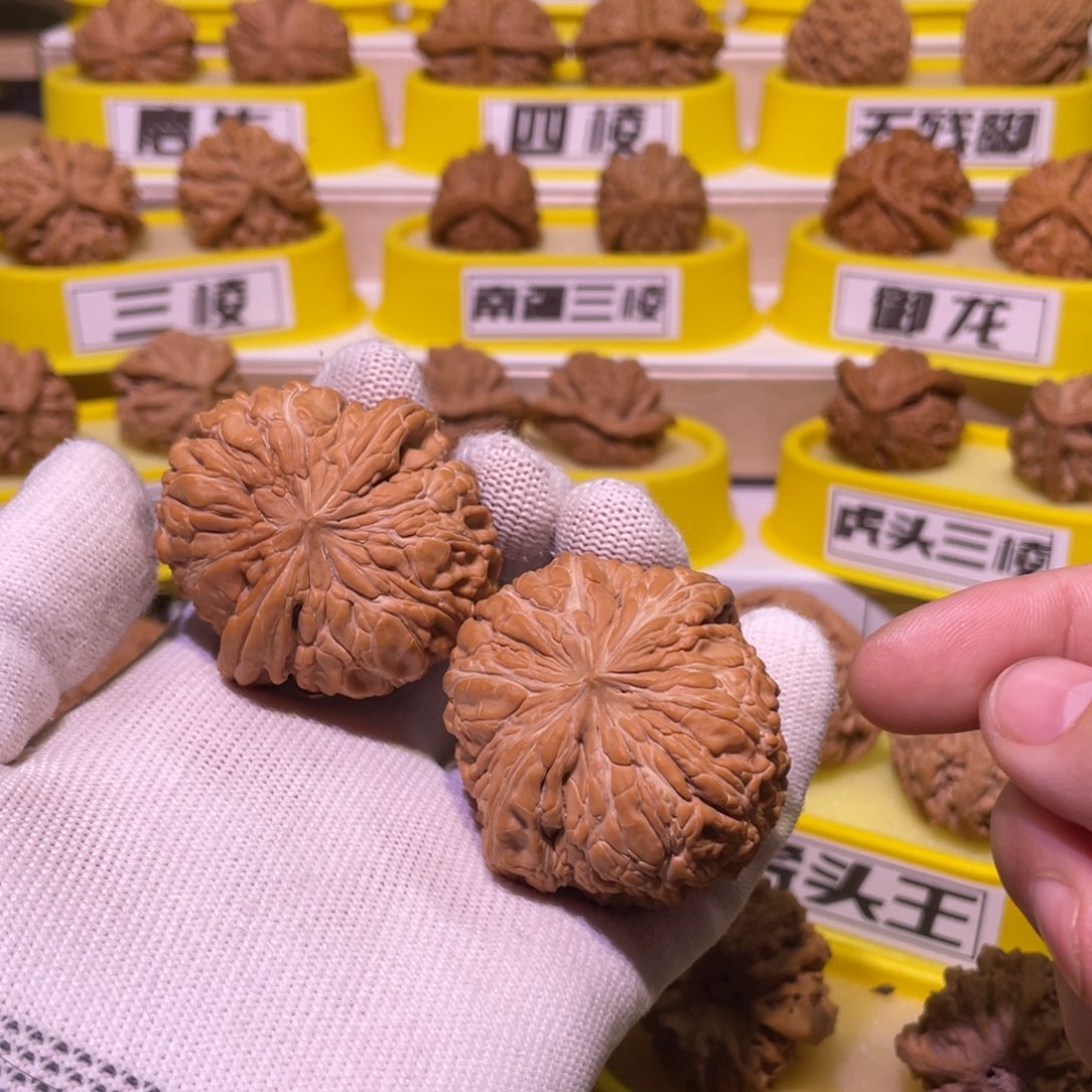 大***哥桃核把件闷墩全品