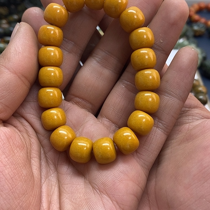 未镶嵌透闪石质玉珠宝奇石