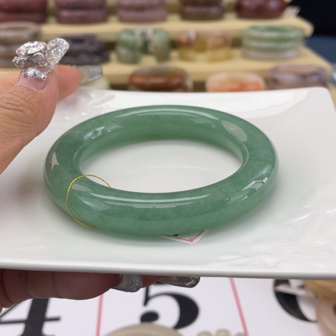 【闪购商品】石英岩玉手镯未镶嵌原***鱼