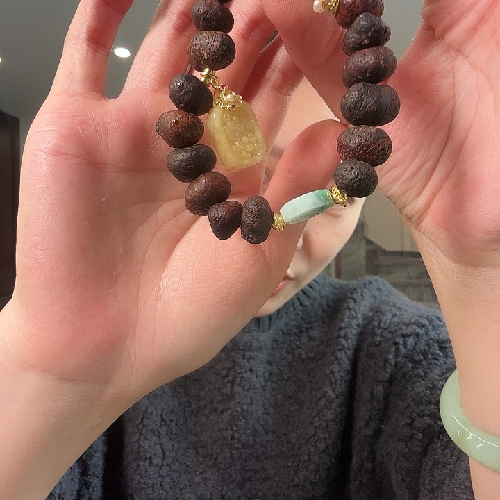 查罗石未镶嵌颈饰