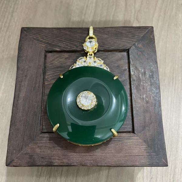 天然 玉石 绿玉髓精美吊坠YS222