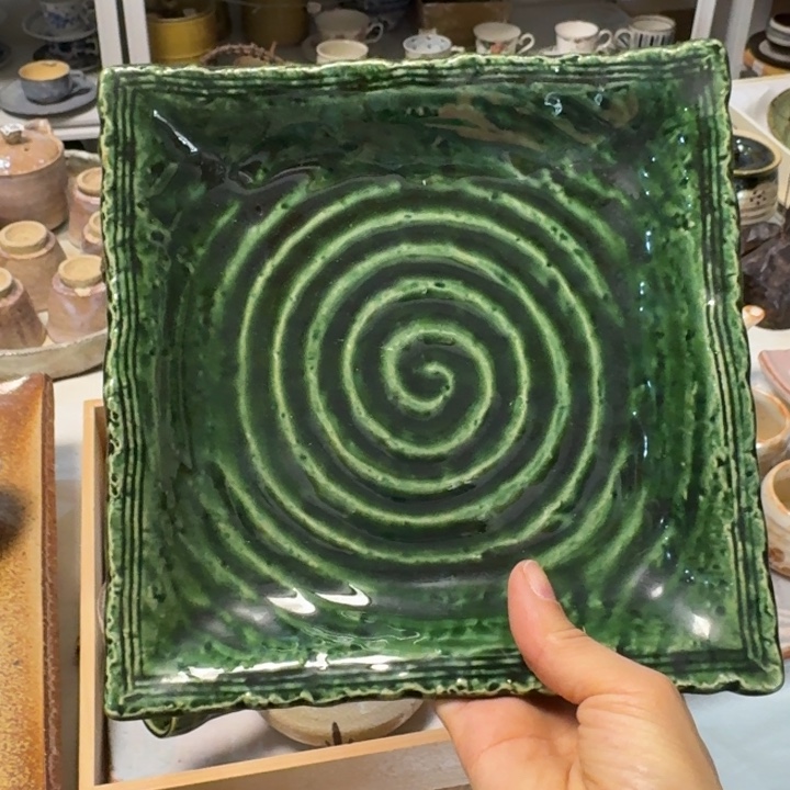 陶盘子里的肉都是我