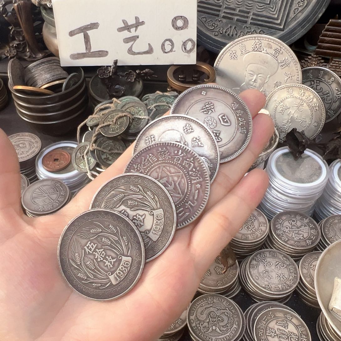 金属银元复古风格摆件