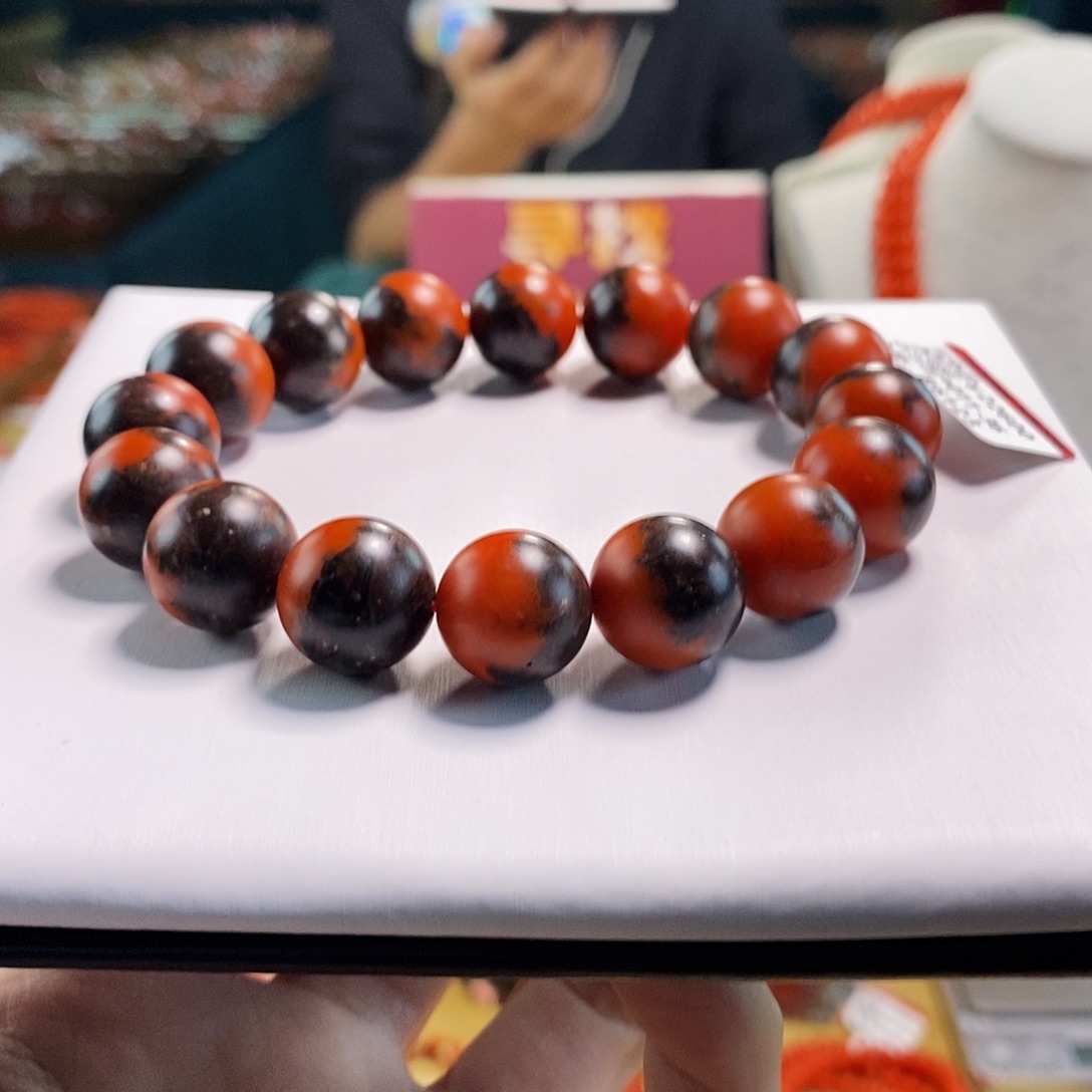 未镶嵌黑红云端  14mm  多样性发一南红玛瑙