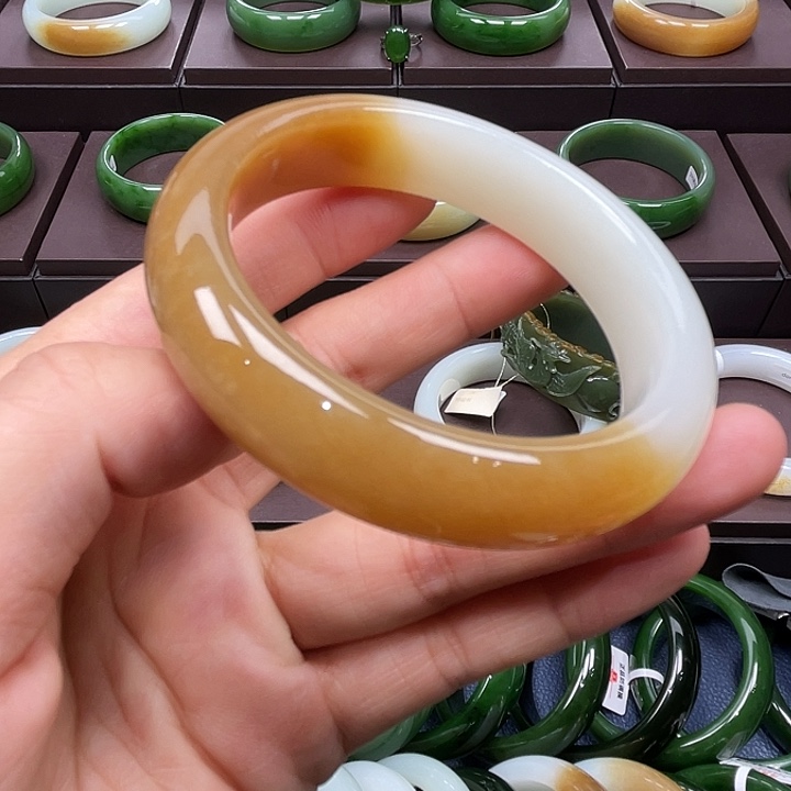 和田玉未镶嵌手镯