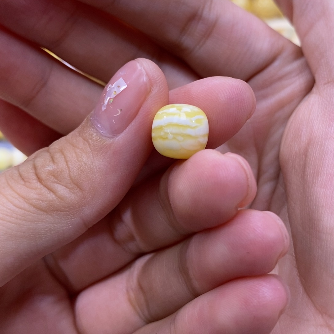 琥珀未镶嵌珠宝奇石?****。