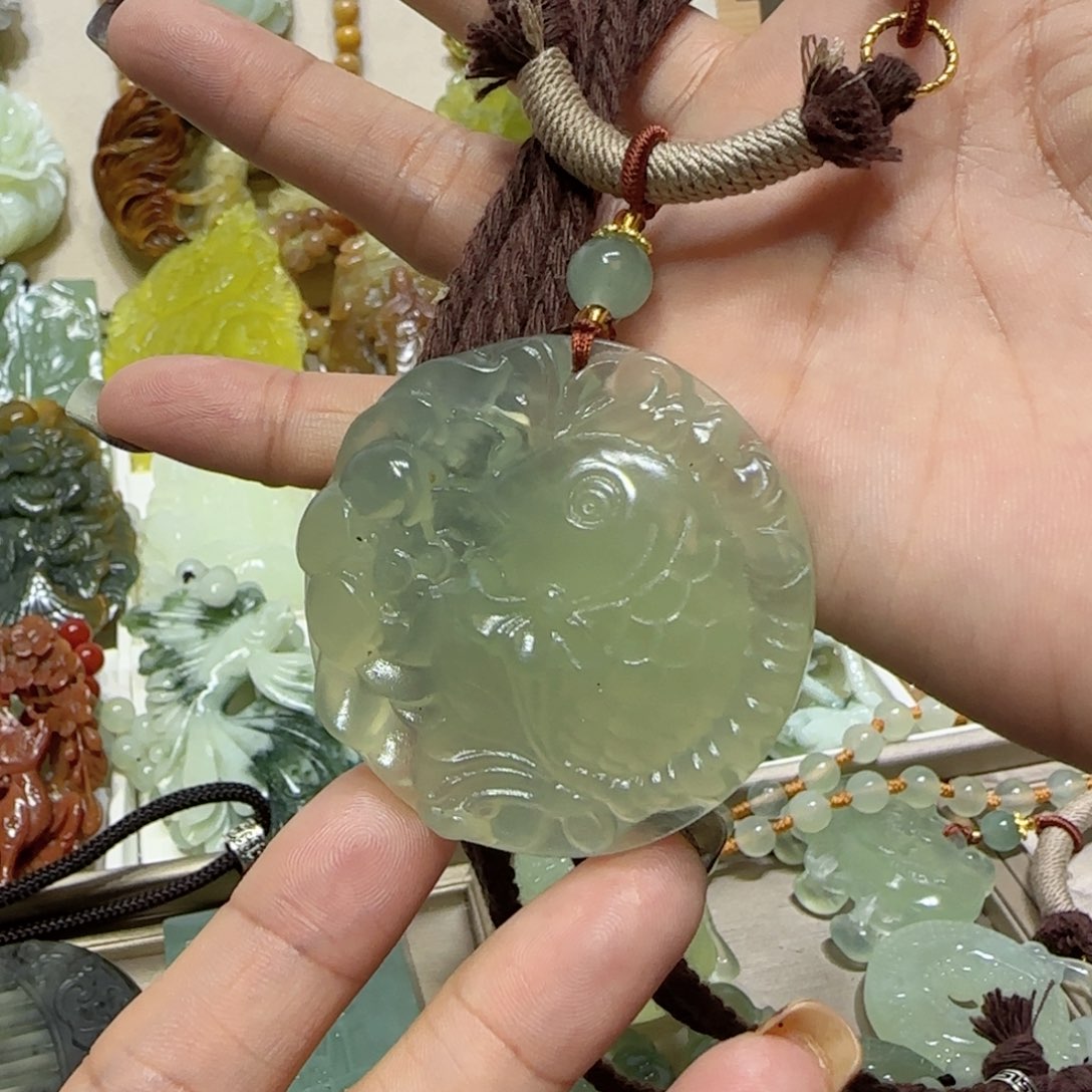 未镶嵌蛇纹石玉吊坠