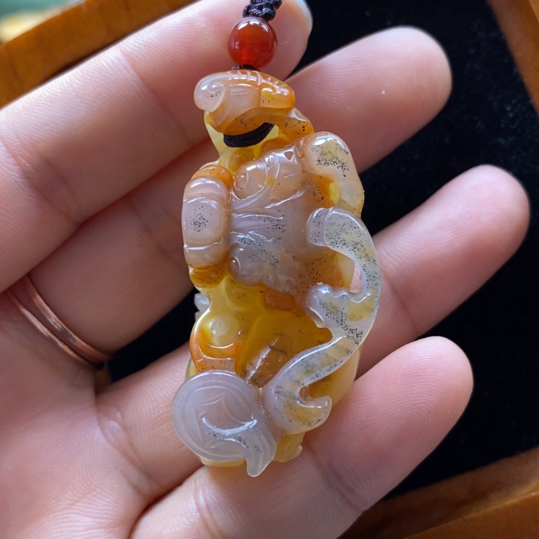 石英质玉（黄龙玉）颈饰未镶嵌