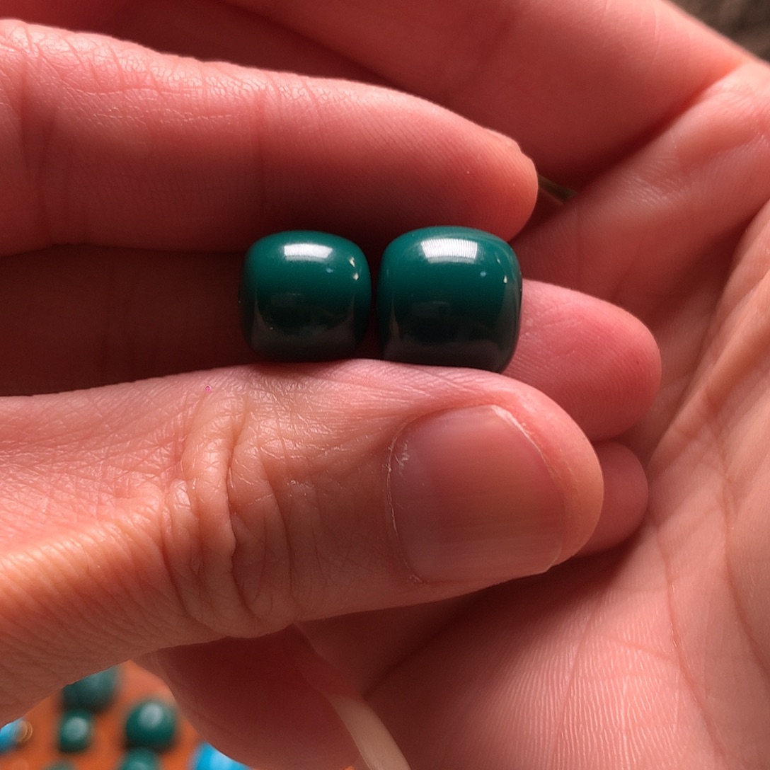 琉璃颈饰?**?地狱色13mm11mm老行