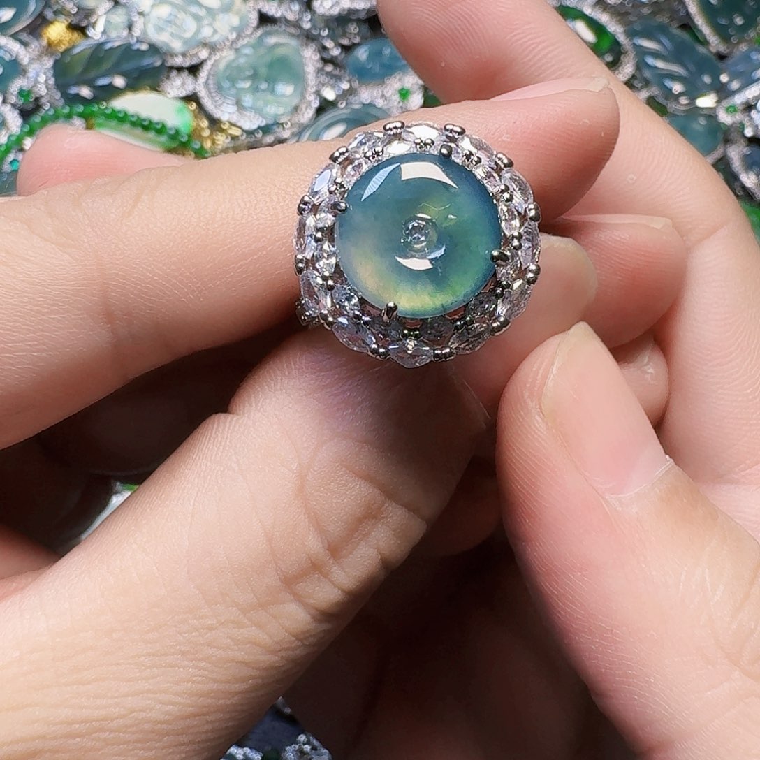 翡翠未镶嵌颈饰天然A货翡翠放漏