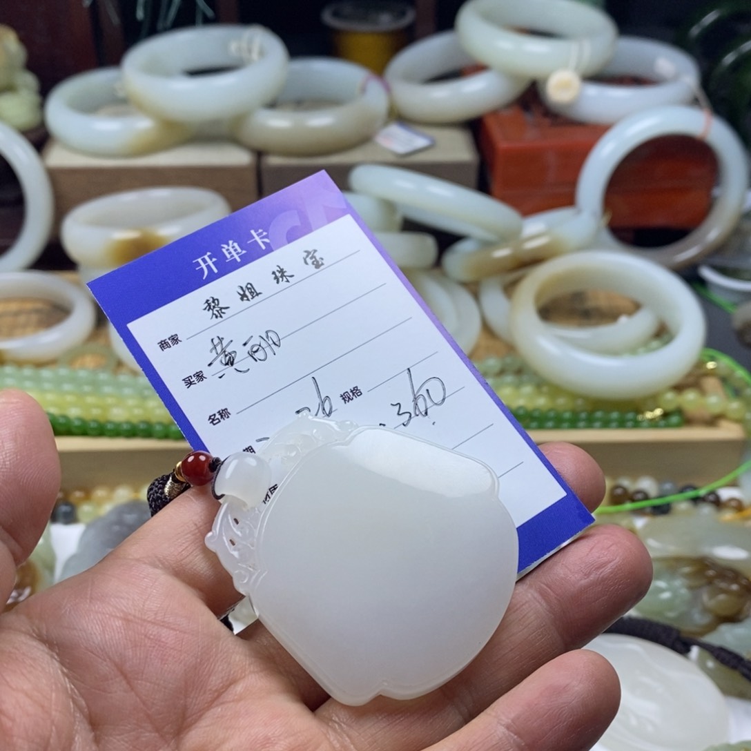 和田玉（糖玉）颈饰未镶嵌黄*