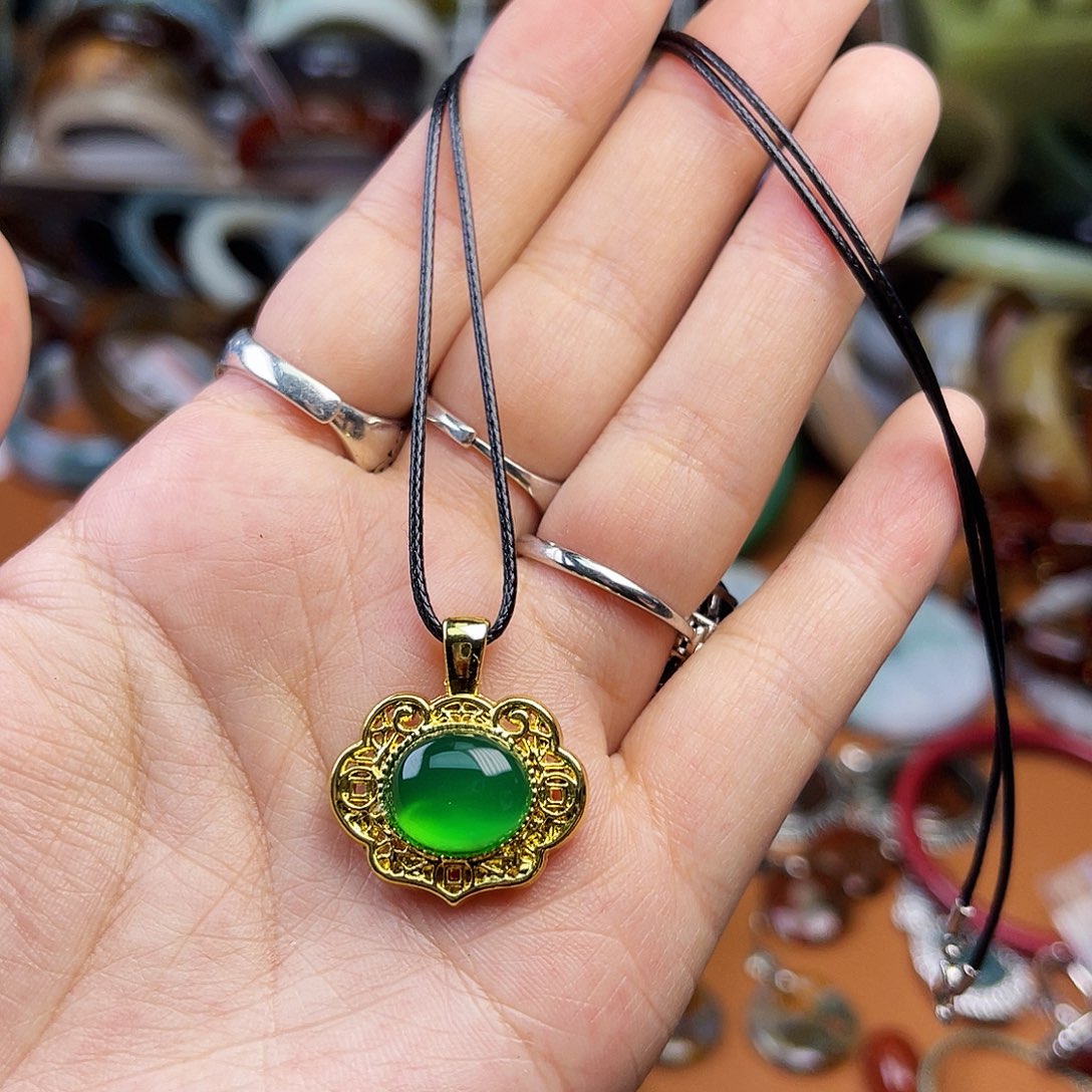 石英质玉颈饰未镶嵌