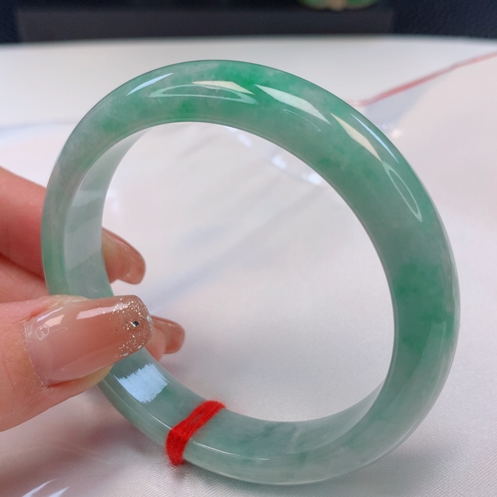 翡翠手镯未镶嵌56圈口