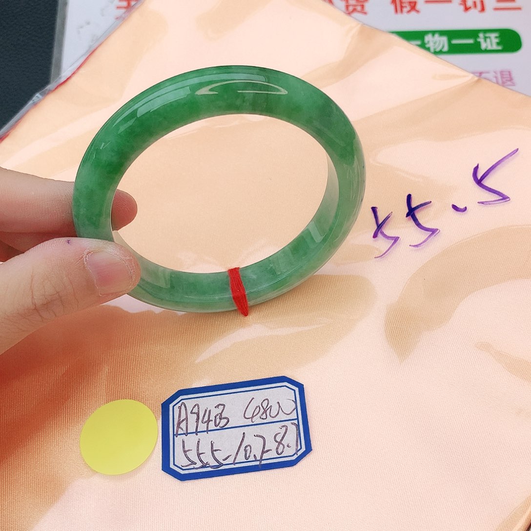 翡翠手镯未镶嵌我